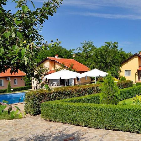 Green Life - 3 Villas With Private Pool Bryastovets Exterior foto