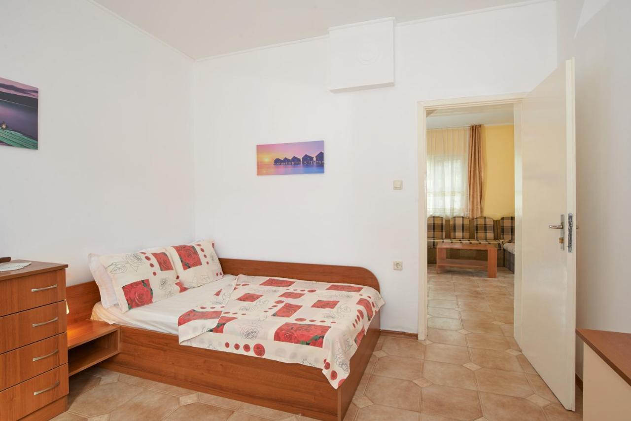 Green Life - 3 Villas With Private Pool Bryastovets Exterior foto