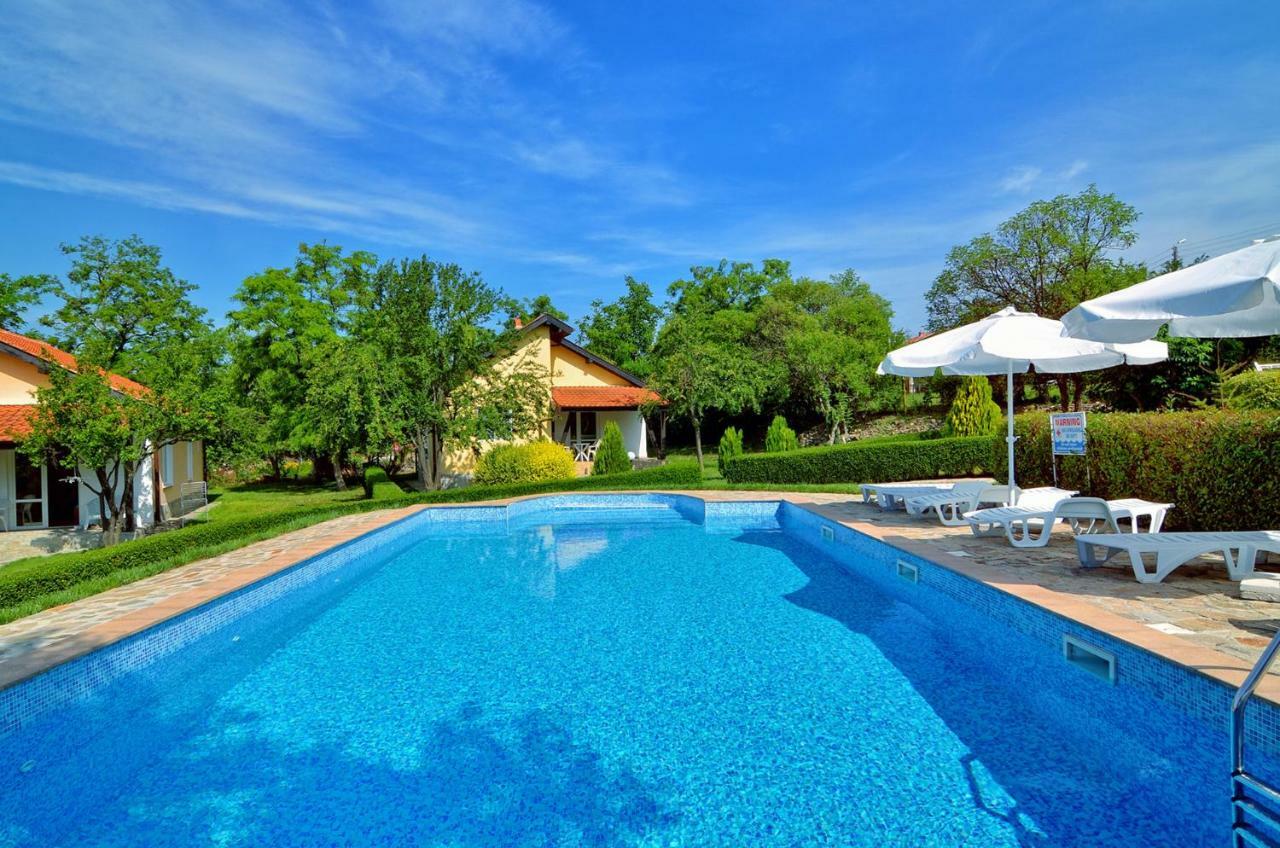 Green Life - 3 Villas With Private Pool Bryastovets Exterior foto