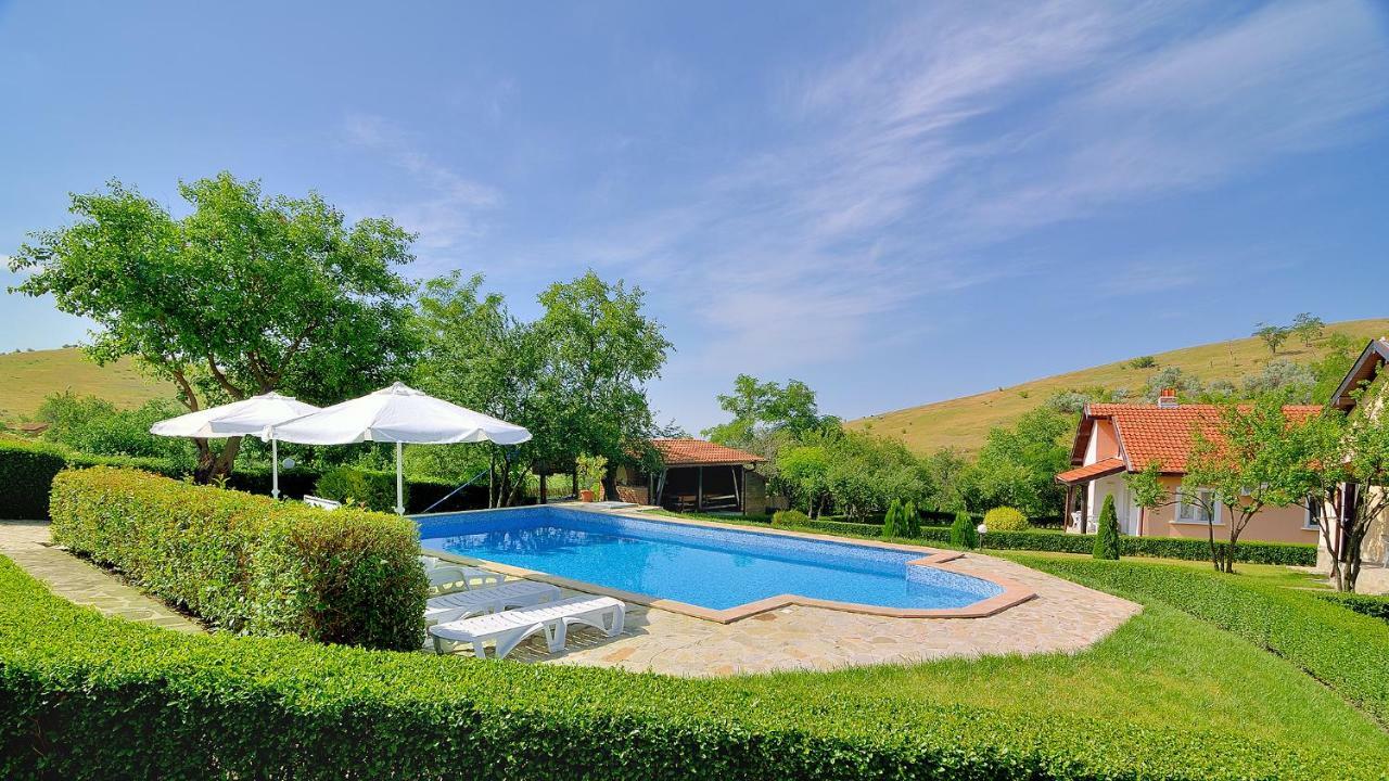 Green Life - 3 Villas With Private Pool Bryastovets Exterior foto